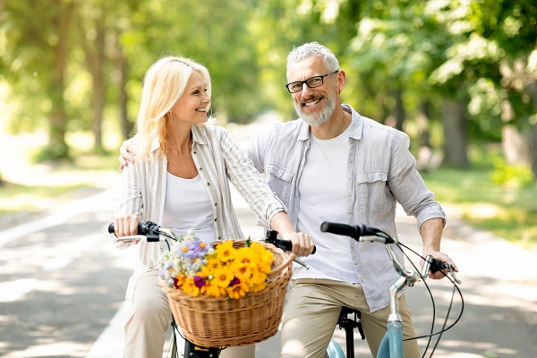 couple_Spring_bikes.jpg